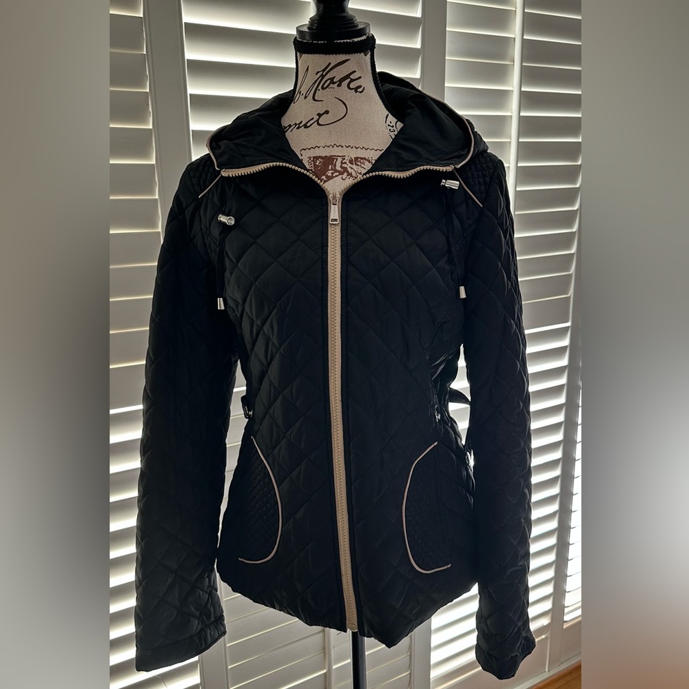 Nautica quilted puffer jacket in classic black with tan trim accents 🤍 - Picture 4 of 13